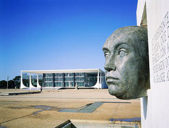 儒塞利諾·庫比契克雕像