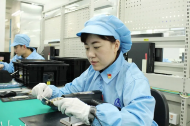 金曉(中國航天科技集團有限公司第五一三研究所宇航產品電子裝聯生產線班組長,全國五一勞動獎章獲得者。) 金曉(中國航天科技集團有限公司第五一三研究所宇航產品電子裝聯生產線班組長,全國五一勞動獎章獲得者。)