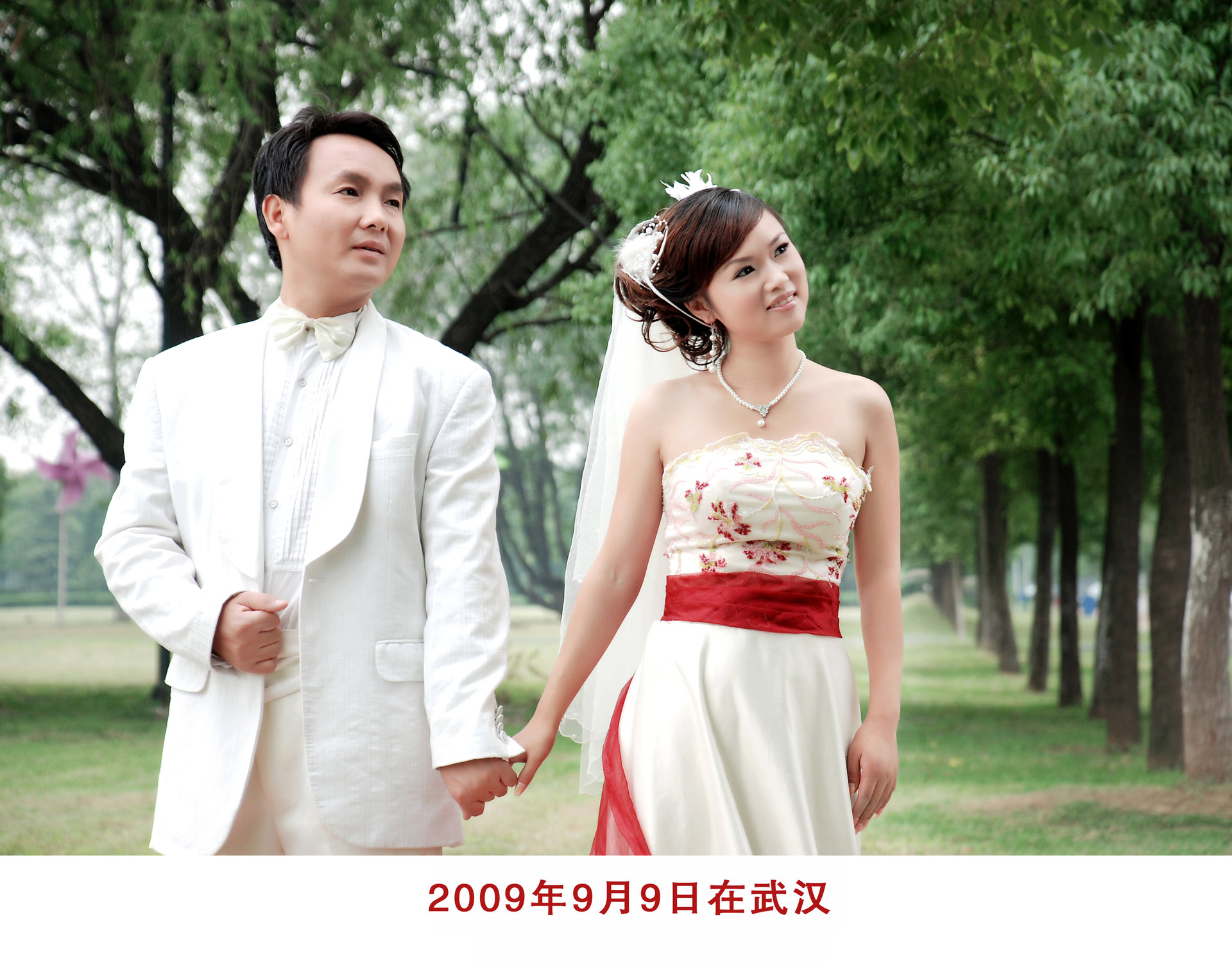 2009年9月9日，與妻子在武漢。