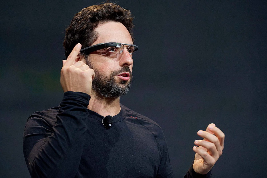 謝爾蓋·布林展示GoogleX研發的谷歌眼鏡
