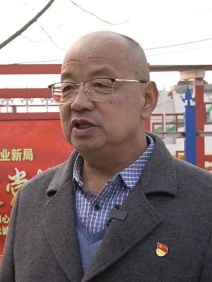 鄭志輝(第十四屆全國人大代表,河北省衡水市饒陽縣端午村黨支部書記) 鄭志輝(第十四屆全國人大代表,河北省衡水市饒陽縣端午村黨支部書記)