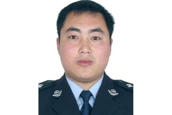 張海濤(安徽省亳州市蒙城縣政府副縣長、黨組成員,縣公安局黨委書記、局長、督察長(兼),三級高級警長) 張海濤(安徽省亳州市蒙城縣政府副縣長、黨組成員,縣公安局黨委書記、局長、督察長(兼),三級高級警長)