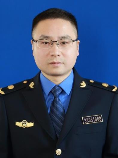 潘燚(浙江省嘉興市南湖區綜合行政執法局黨組成員、副局長) 潘燚(浙江省嘉興市南湖區綜合行政執法局黨組成員、副局長)