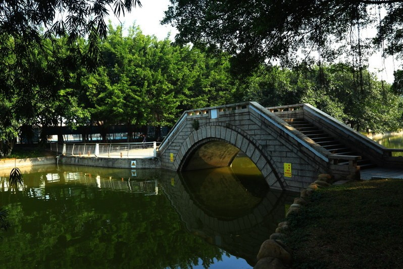 新安公園(安徽省黃山市歙縣境內公園) 新安公園(安徽省黃山市歙縣境內公園)