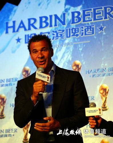 古力特獲得“哈爾濱啤酒世界盃”大使證書