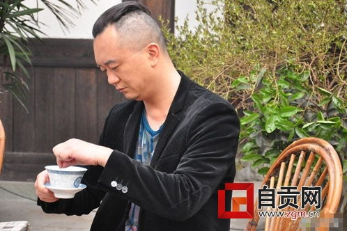劉毅(自貢業餘演員、自貢文藝愛好者) 劉毅(自貢業餘演員、自貢文藝愛好者)