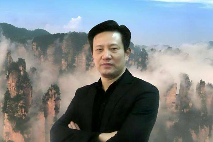 李小平(中國文化信息協會歷史圖典文化工作委員會主任) 李小平(中國文化信息協會歷史圖典文化工作委員會主任)