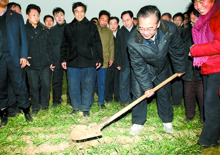 2009年2月，溫家寶總理在郭連鄉考察農業