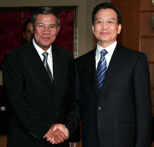 溫家寶會見高棉首相洪森