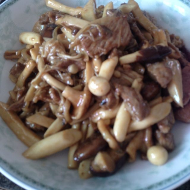 菌類炒肉 菌類炒肉