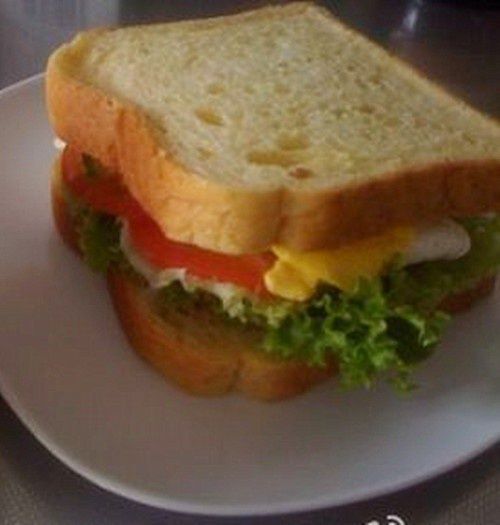 煎蛋蔬菜三明治