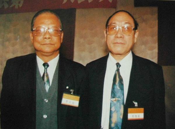 1992年呂鈞豐（右）與曾憲梓在一起。