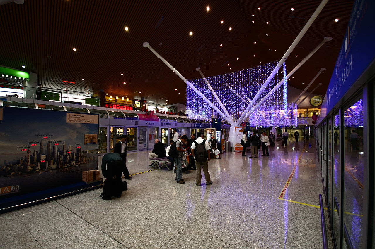 吉隆坡國際機場內部的輕快鐵