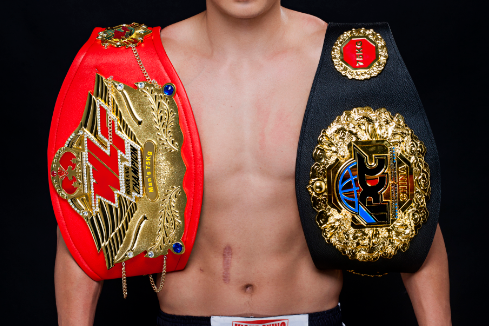 李輝(武林風超級新人王、中國自由搏擊名將) 李輝(武林風超級新人王、中國自由搏擊名將)