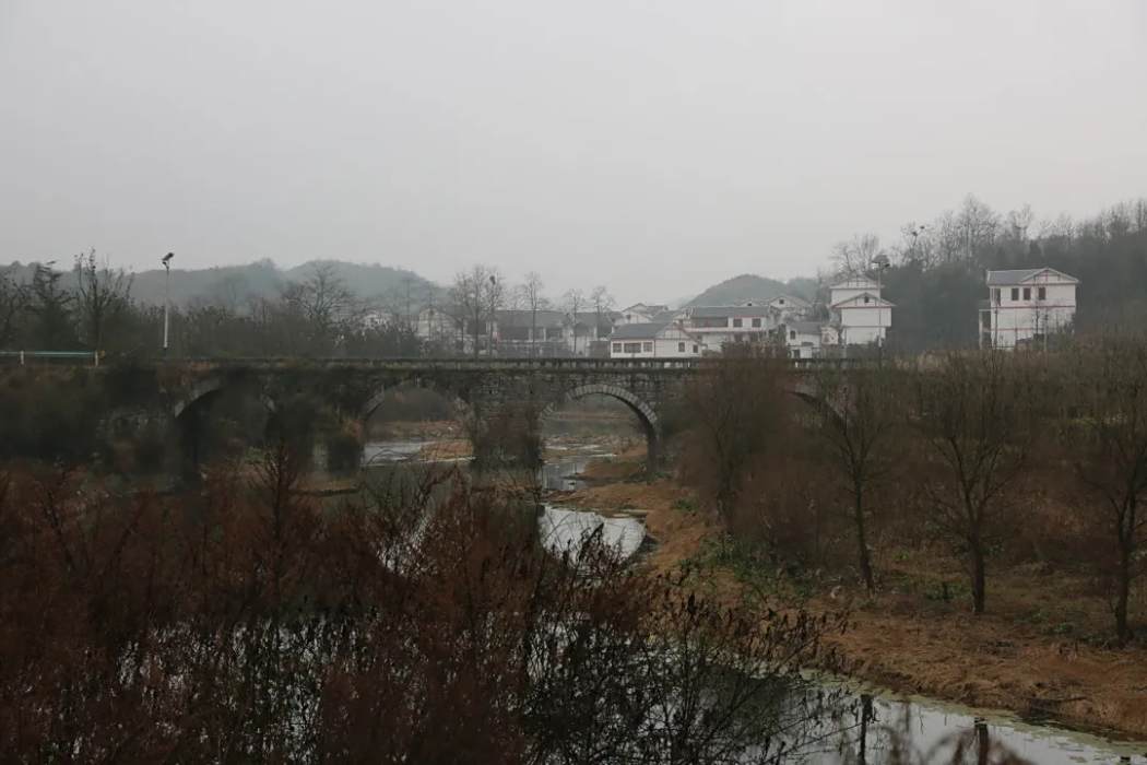 西清橋(明代四孔石拱橋，清鎮市文物保護單位)