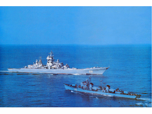 重慶號驅逐艦對峙蘇聯核動力巡洋艦照片