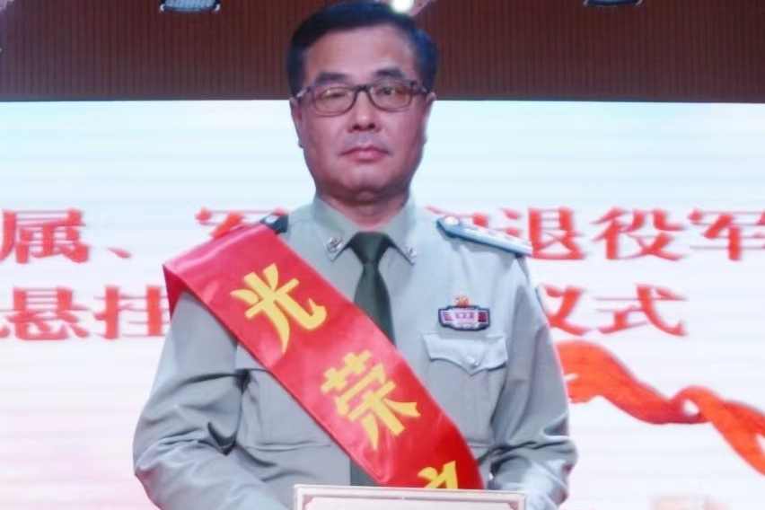 李新華(梅州蕉嶺籍慈善家) 李新華(梅州蕉嶺籍慈善家)