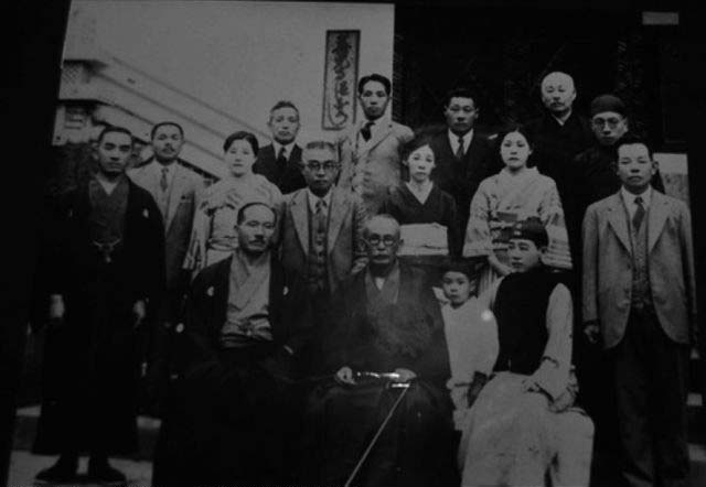 川島芳子（前排右一）與中日家人合影