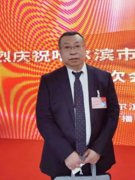 陳良勇(第十四屆全國人大代表,哈爾濱瀚霖科技開發有限公司董事長) 陳良勇(第十四屆全國人大代表,哈爾濱瀚霖科技開發有限公司董事長)