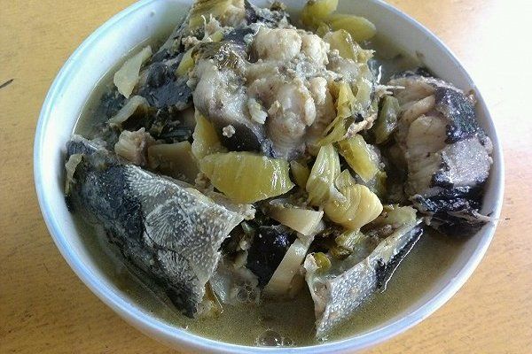 酸菜燜鯰魚