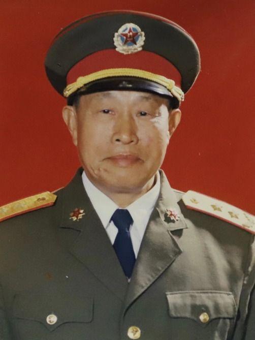 周村(正兵團職離休幹部、原陸軍指揮學院院長) 周村(正兵團職離休幹部、原陸軍指揮學院院長)