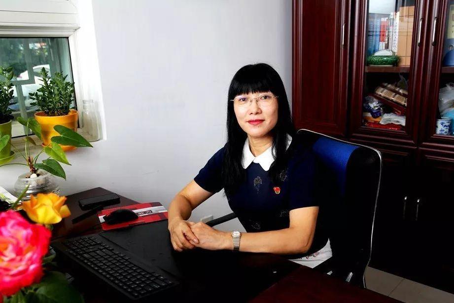 伊然(北京昌平區回龍觀鎮龍澤苑西區居委會主任) 伊然(北京昌平區回龍觀鎮龍澤苑西區居委會主任)