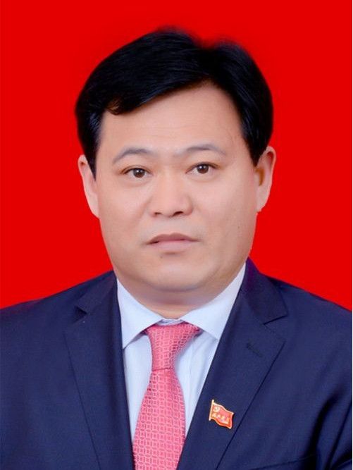 許華(商丘市睢陽區政府黨組成員) 許華(商丘市睢陽區政府黨組成員)