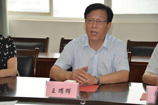 王耀輝(民盟中央委員，政協湖北省提案委員會副主任)