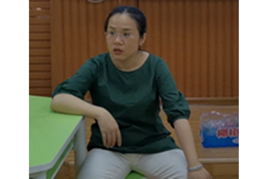 鄧麗(湛江第一中學政治教師、德育處主任) 鄧麗(湛江第一中學政治教師、德育處主任)