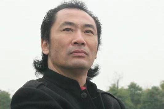 馬國軍(中國內地男歌手、世界文化藝術中心《點線面唱法》創始人) 馬國軍(中國內地男歌手、世界文化藝術中心《點線面唱法》創始人)