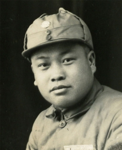 賴傳珠擔任陝甘寧省軍事部政治委員時的照片