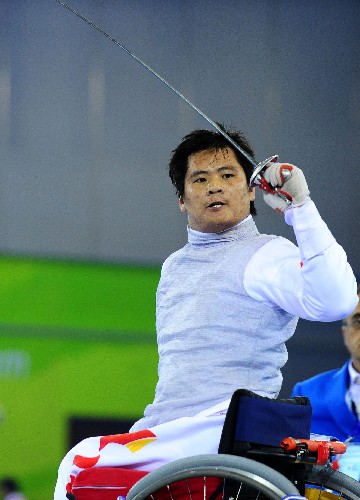 胡道亮北京殘奧會獲勝後向觀眾致意
