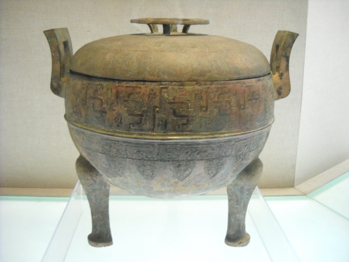 戰國蟠螭紋銅蓋鼎(新鄭市博物館藏品)