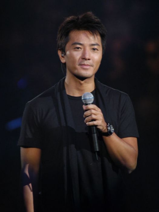 陪你飛(鄭伊健演唱歌曲) 陪你飛(鄭伊健演唱歌曲)