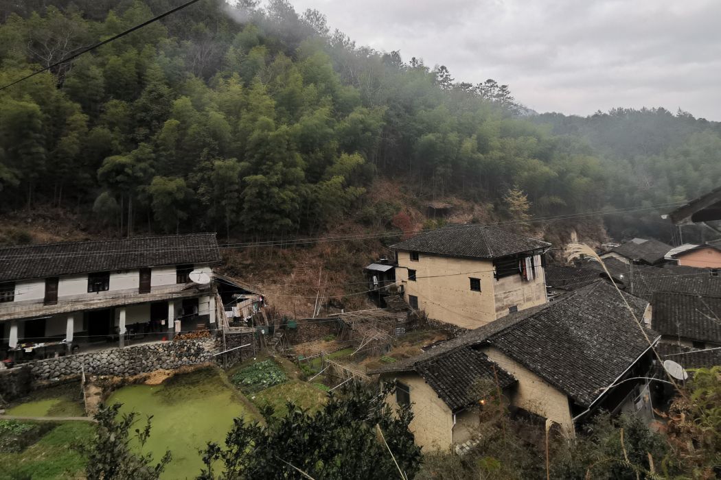 方西村(浙江省龍泉市城北鄉下轄村) 方西村(浙江省龍泉市城北鄉下轄村)