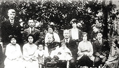 1924年劉峻周與家人合影