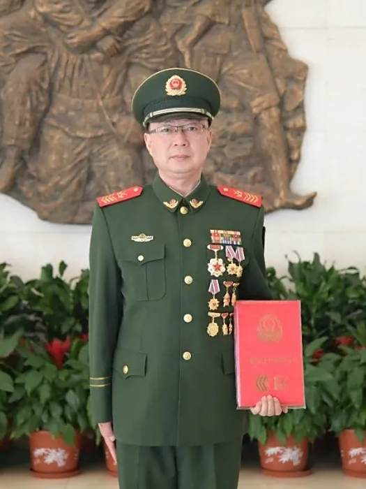 鄭建生(武警工程大學某教研室教員、一級警士長) 鄭建生(武警工程大學某教研室教員、一級警士長)
