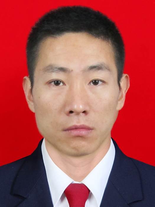 於博文(重慶市雲陽縣外郎鄉統戰委員、人武部部長、副鄉長) 於博文(重慶市雲陽縣外郎鄉統戰委員、人武部部長、副鄉長)