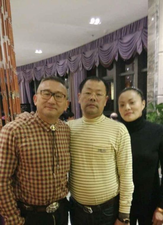 《我兒要做伊基塔》導演楊波與王大雷父母合影