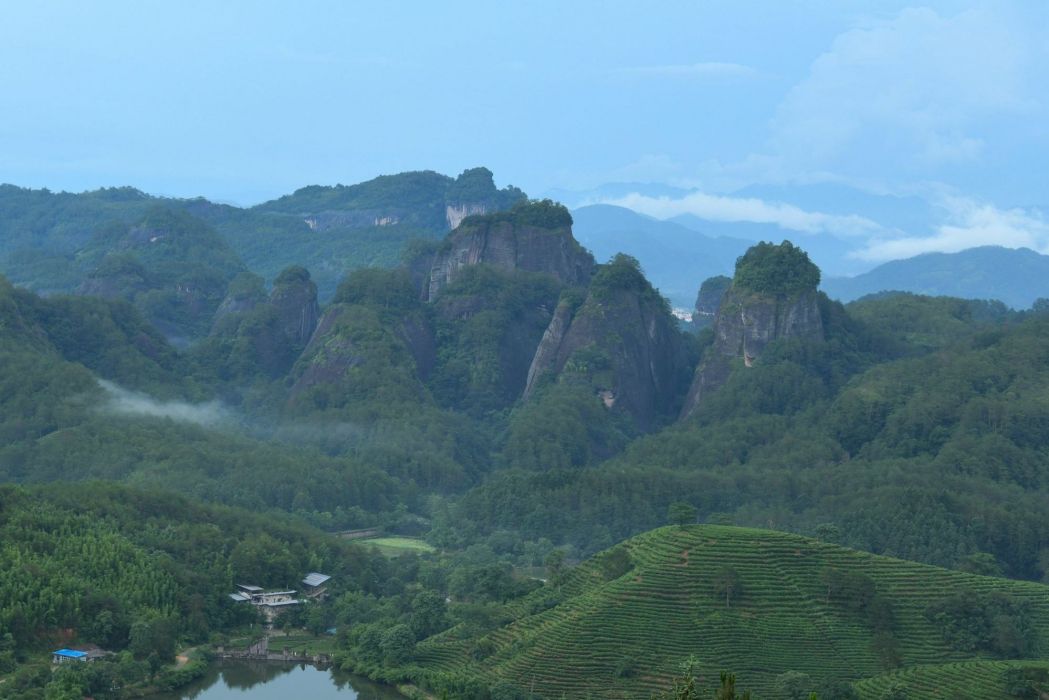 齊雲峰(吉林省吉林市威虎嶺下的山脈) 齊雲峰(吉林省吉林市威虎嶺下的山脈)