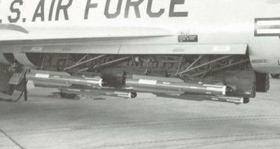 F-102機身下部結構特寫