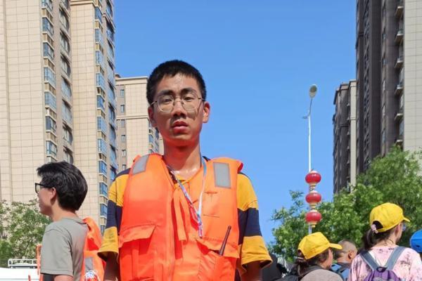 劉曉陽(河南工業職業技術學院建築工程學院工程測量技術專業測量2002班班長) 劉曉陽(河南工業職業技術學院建築工程學院工程測量技術專業測量2002班班長)