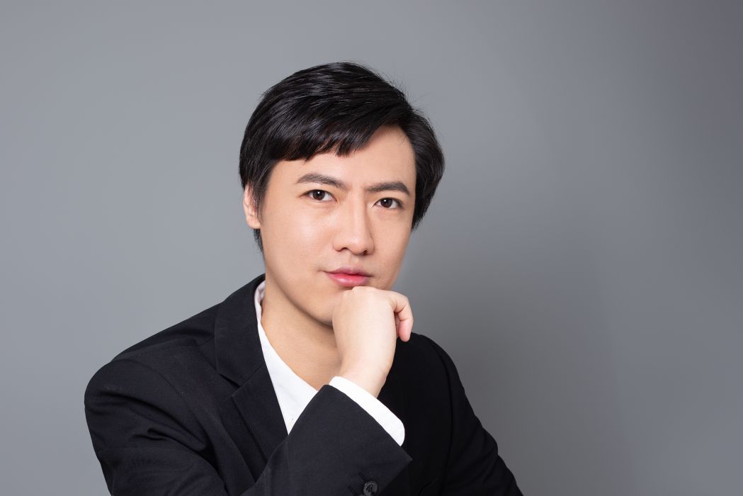 劉經緯(陝西省文化館美術攝影部幹部) 劉經緯(陝西省文化館美術攝影部幹部)