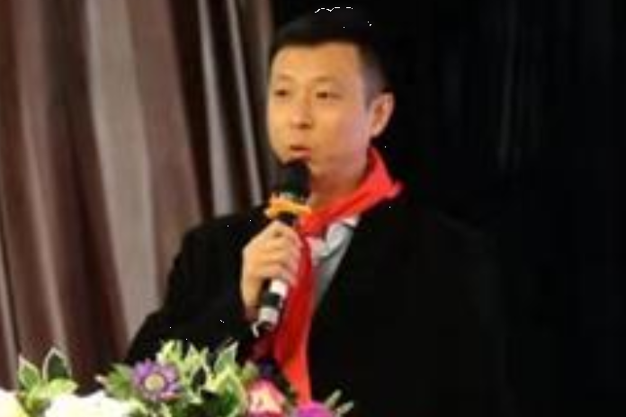 管軍(黑龍江省佳木斯市文化產業協會會長) 管軍(黑龍江省佳木斯市文化產業協會會長)