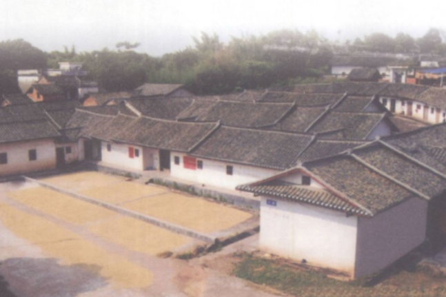 瓦塘何屋 瓦塘何屋