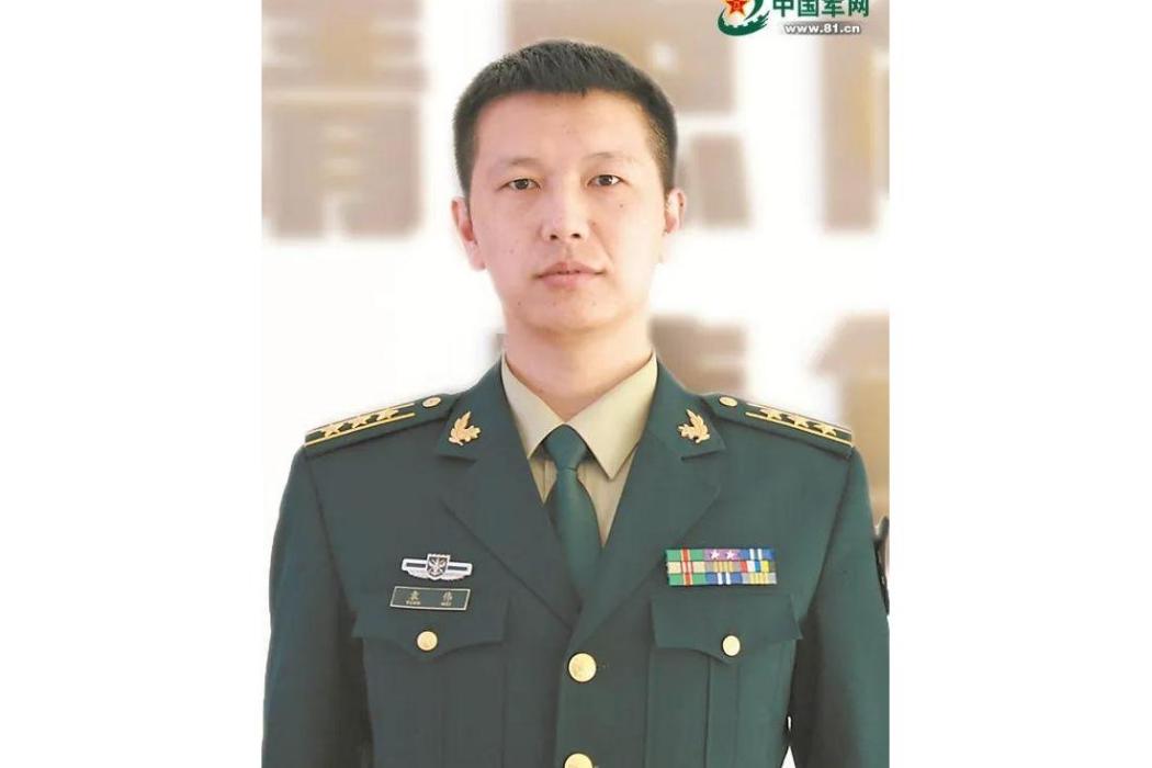 袁偉(中部戰區某保障隊高級工程師) 袁偉(中部戰區某保障隊高級工程師)