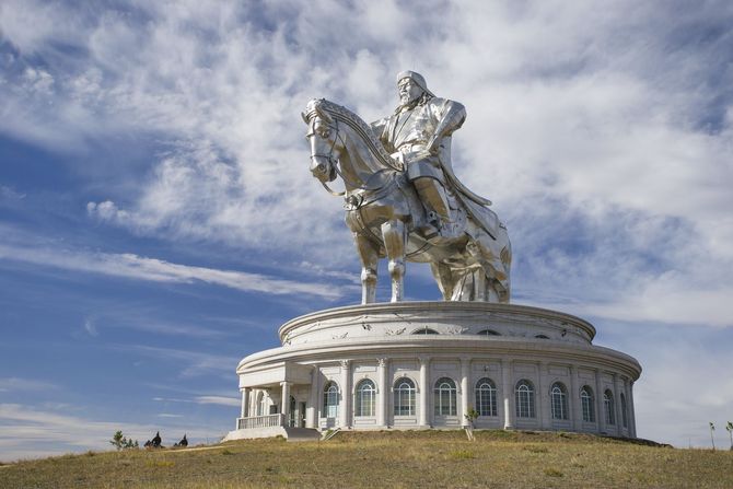 成吉思汗騎馬雕像