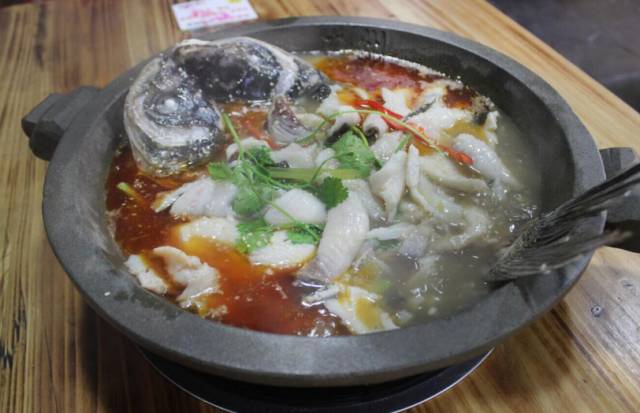 清湯石鍋魚