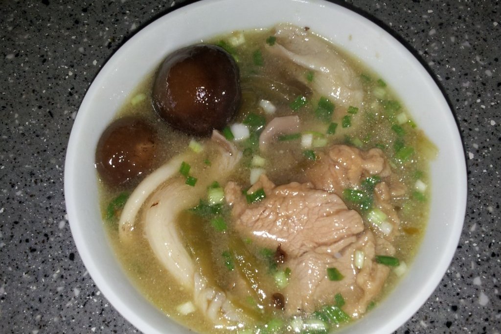 酸菜豬肉湯 酸菜豬肉湯