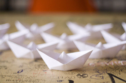 紙船(紙折的手工船)